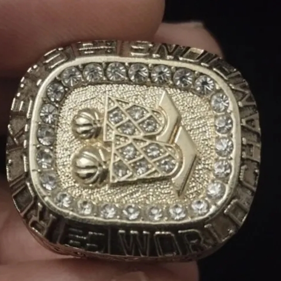 HAKEEM OLAJUWON SIZE 11 BACK TO BACK 1995 ROCKETS NBA CHAMPION RING,BOX & POSTER - Picture 6 of 17